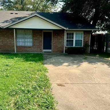 Main picture of 423 S Elm Ct