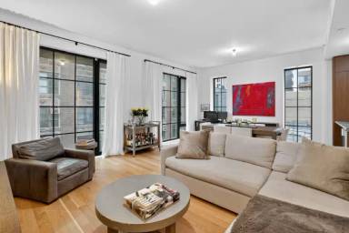 Main picture of 441 W 37th St