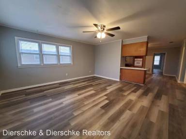 Main picture of 2920 N Irving St