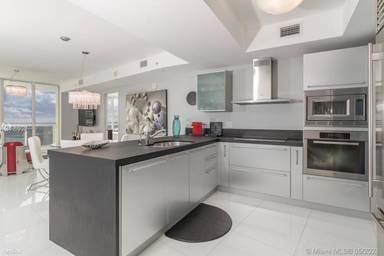 Main picture of Trump Royale Condo