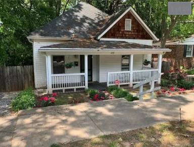 Main picture of 1213 Allen St