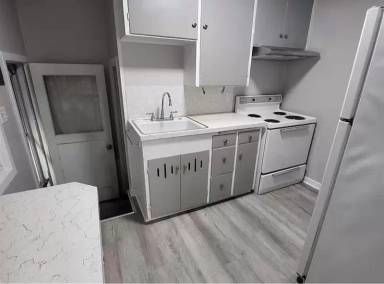 Main picture of 400 Barth Ave