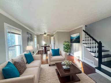 Main picture of 2212 Farrington Ave