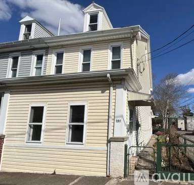 Main picture of 220 N Penn St