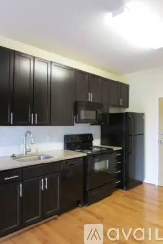 Main picture of 909 Perry St