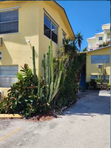 Main picture of 2037 SE 3rd St