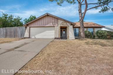 Main picture of 2115 Deerfield Dr