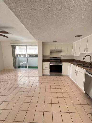 Main picture of 2281 Ala Wai Blvd