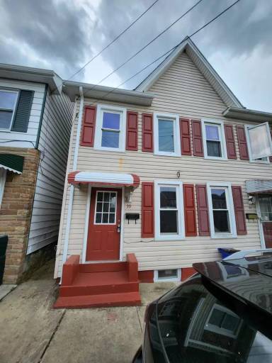 Main picture of 39 W North Ave