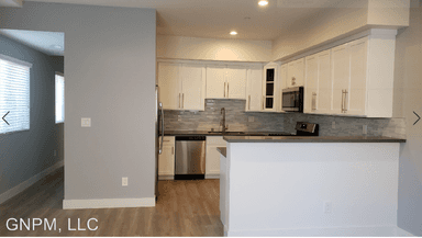 Main picture of 718 E 40th Pl