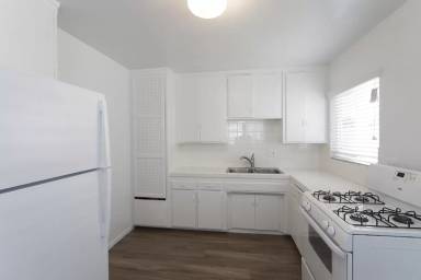 Main picture of 909 1/2 Chalcedony St