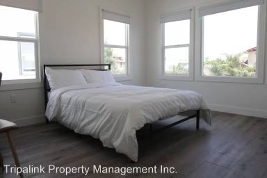 Main picture of 1580 W 30th St
