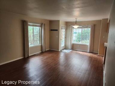 Main picture of 2940 W Villard St