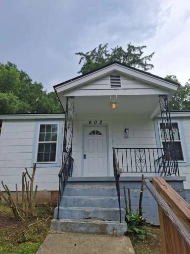 Main picture of 902 Pine St
