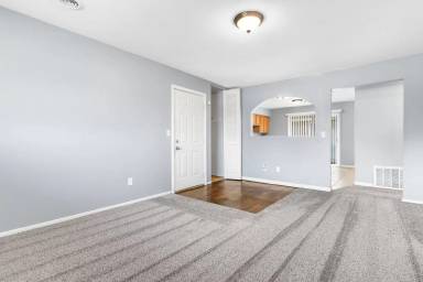 Main picture of 505 White City Blvd