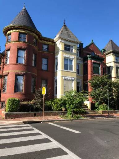 Main picture of 902 Westminster St NW