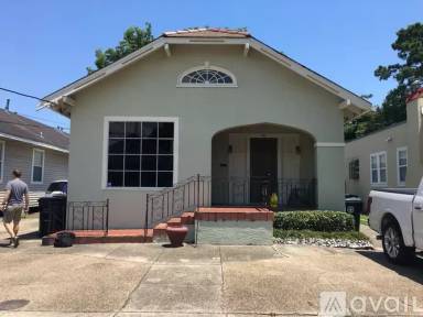 Main picture of 809 Greenwood Dr