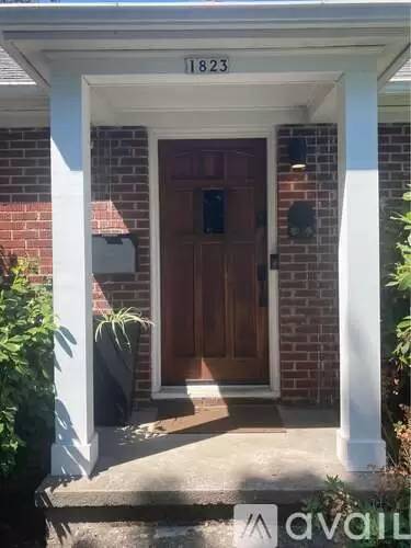 Main picture of 1823 N Watts St