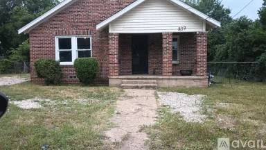 Main picture of 839 Lambert St