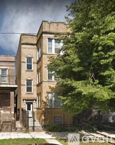 Main picture of 4636 N Saint Louis Ave