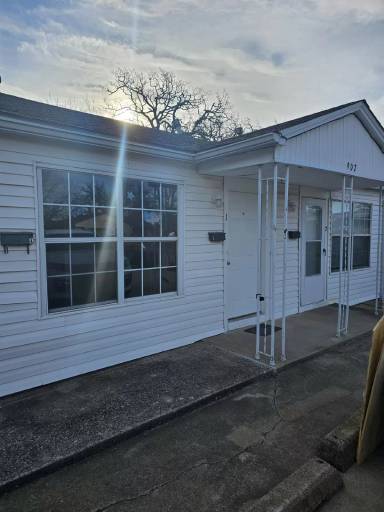 Main picture of 907 N Wilson Ave