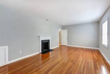 Main picture of 208 E 60th St
