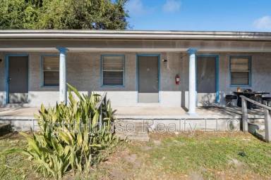 Main picture of 2430 Tanglewood St