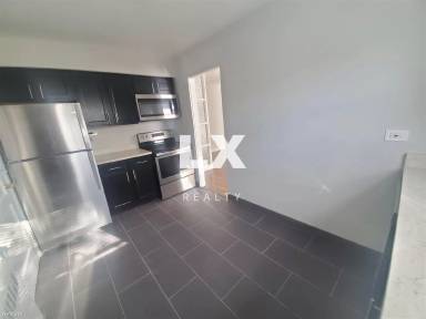 Main picture of 7349 N Sheridan Rd