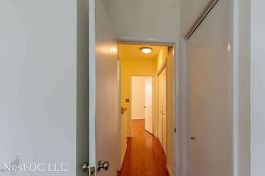 Main picture of 1735 Willard St NW
