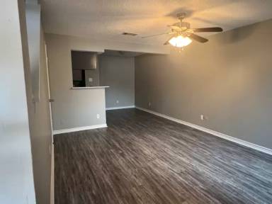 Main picture of 2001 Park Place Blvd