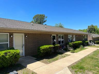 Main picture of 68 Rebecca St