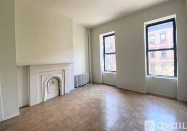 Main picture of 325 E 89th St