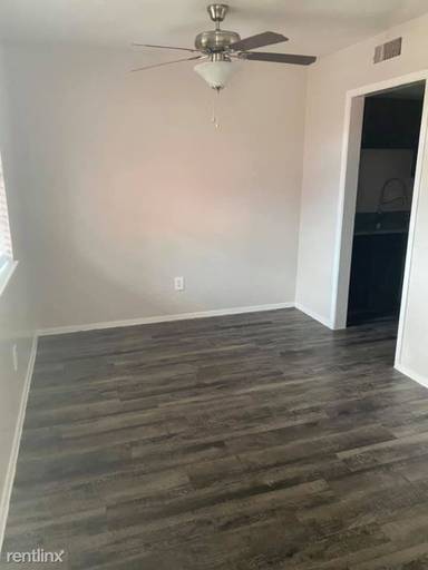Main picture of 1515 Metrocrest Dr
