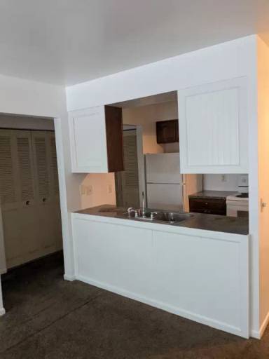 Main picture of 695 Capital Ave NE