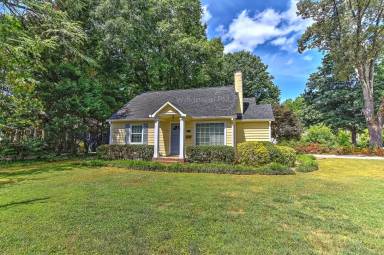Main picture of 2300 Kensington Dr