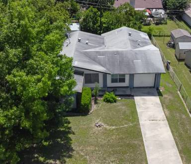 Main picture of 808 Carmen St