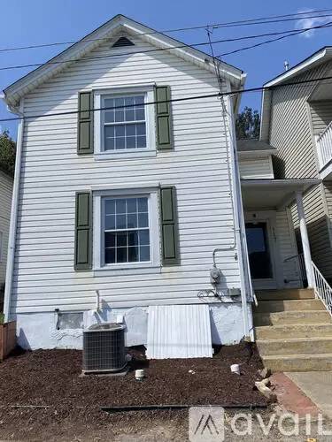 Main picture of 117 Center St