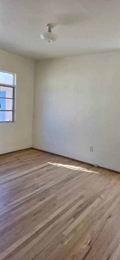 Main picture of 300 Solano Dr NE