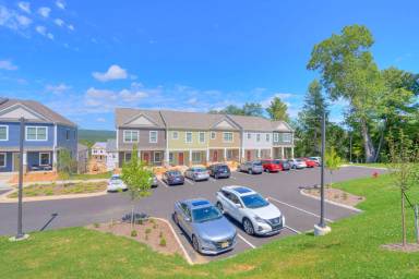 Main picture of 100 Hoopers Ln