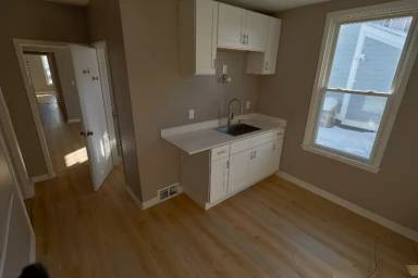 Main picture of 1748 W Genesee St