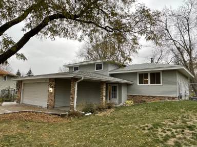 Main picture of 2911 81st Cir N
