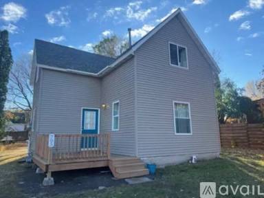 Main picture of 705 W Bancroft Ave