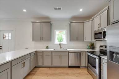 Main picture of 2509 E 12th St
