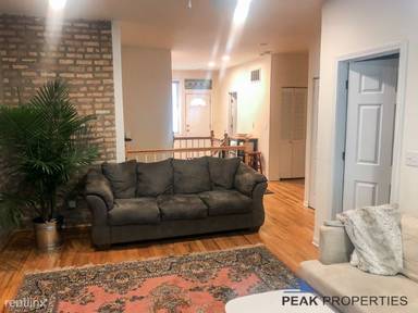 Main picture of 2105 W Schiller St