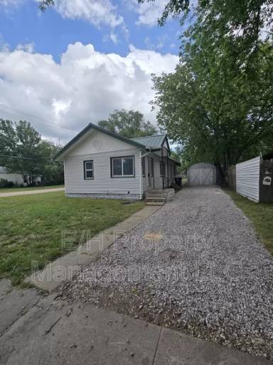 Main picture of 1700 S Ellis St