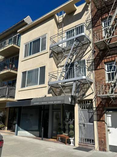 Main picture of 2458 Chestnut St
