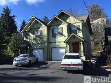 Main picture of 405 SE Spring St