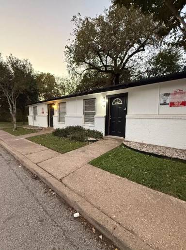 Main picture of 2809 N Highway 175