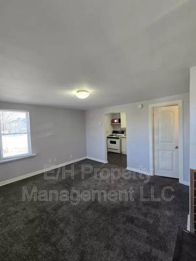 Main picture of 938 N Broadway Ave