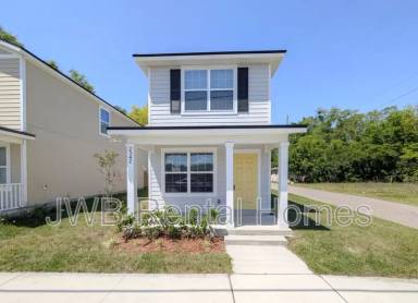 Main picture of 2342 N Davis St
